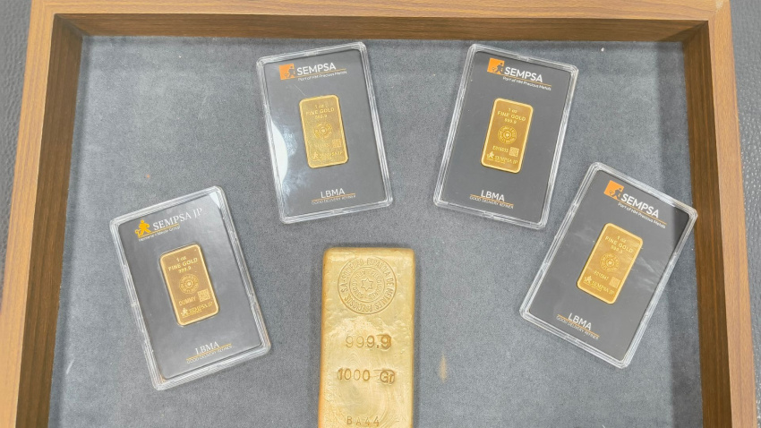 Lingotes de oro en la tienda de compraventa 'Tu oro vale más'