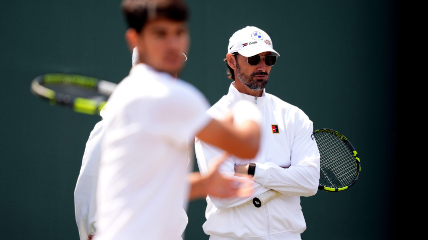 Carlos Alcaraz (izquierda) y Juan Carlos Ferrero