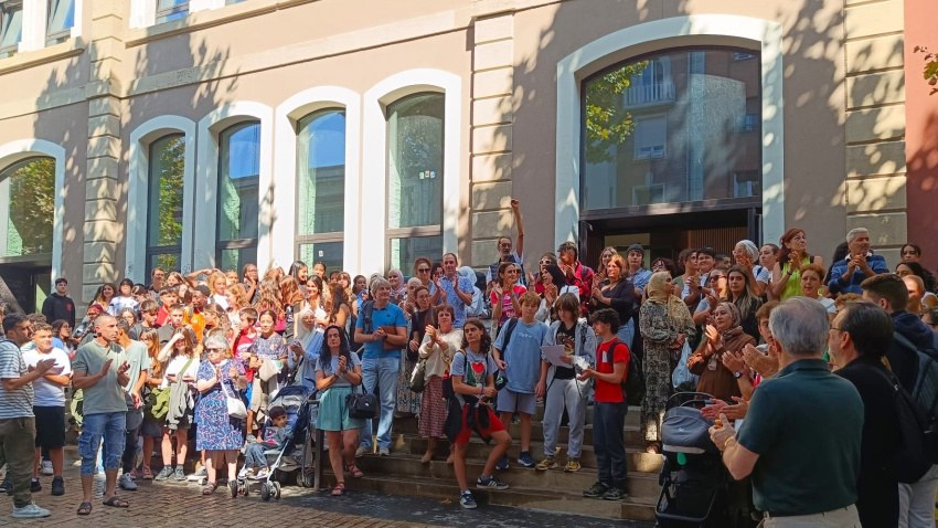 EuropaPress_6997436_concentracion_ies_sagasta_exigir_deje_uso_velo_islamico_alumnado_asi