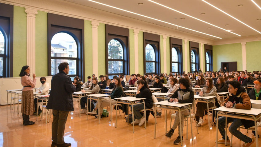 EuropaPress_4969388_alumnos_vuelto_hoy_renovado_ies_sagasta