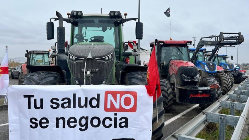 28/01/2026 Agricultores protestan en Castejón y Ribaforada con cortes de carretera en defensa del sector.Agricultores y ganaderos han celebrado este jueves sendas protestas en Castejón y Ribaforada, donde han provocado cortes de carretera en defensa del sector y en contra de los acuerdos de Mercosur y de UE-India.POLITICA UAGN