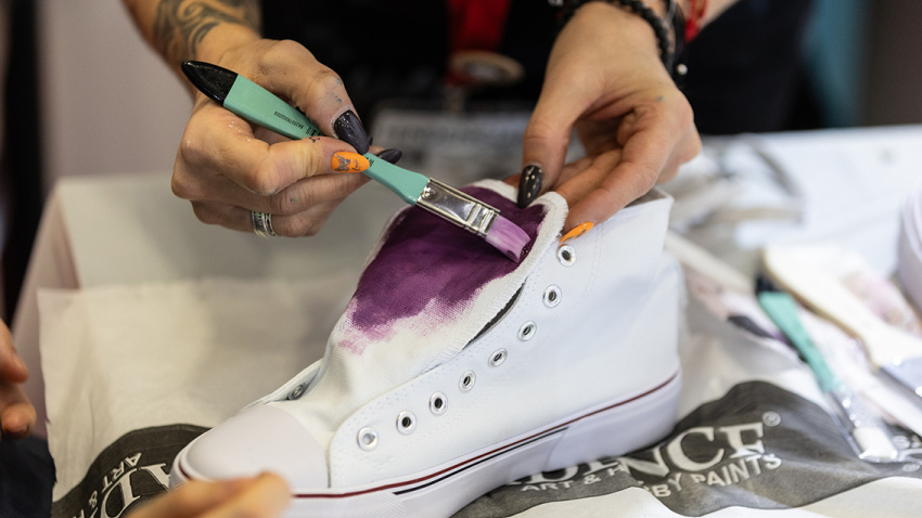 Pintura sobre textiles es una de las especialidades que se ofrecen