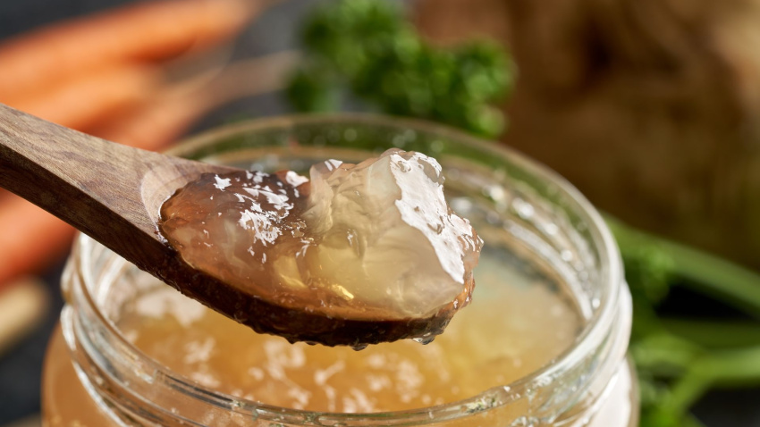 El caldo de huesos contiene gran cantidad de colágeno