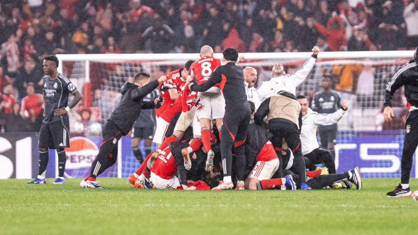 Los jugadores del Benfica celebran la victoria contra el Real Madrid