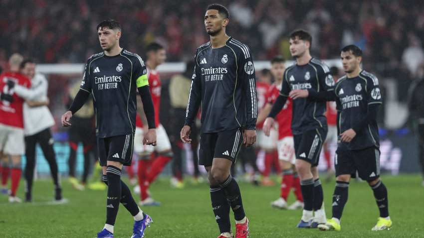 Jude Bellingham del Real Madrid CF hace un gesto durante el partido de la jornada 8 de la fase de la UEFA Champions League 2025/26 entre el SL Benfica y el Real Madrid C.F. en el Estadio do Sport Lisboa e Benfica