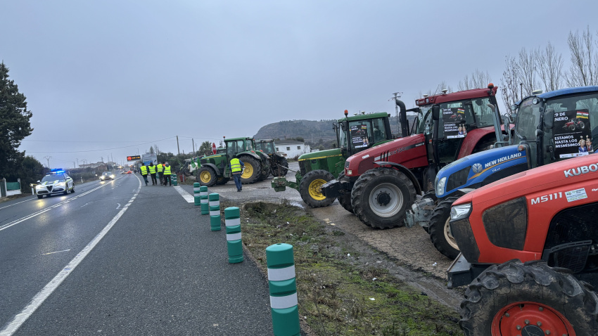 Los agricultores y ganaderos riojanos toman la carretera: el campo se levanta contra Mercosur y la PAC