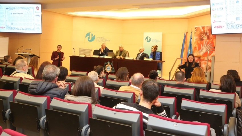 Acto de presentación de la tabla periódica