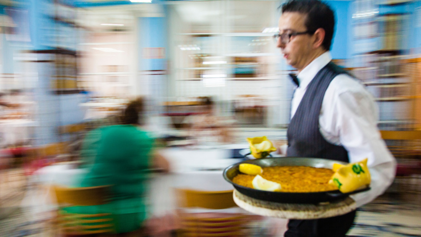 Restaurante de paella La Pepica, Playa Malvarrosa, Valencia