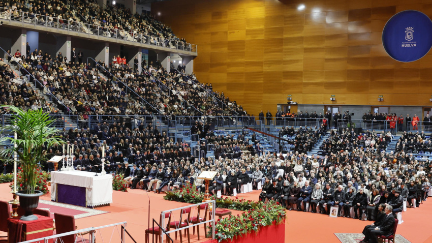 Vista general del funeral Huelva para acompañar a los familiares de las 45 víctimas mortales del accidente ferroviario de Adamuz