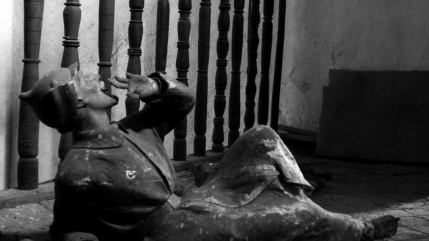 La estatua de Lenin en la parroquia de Castaño de Robledo