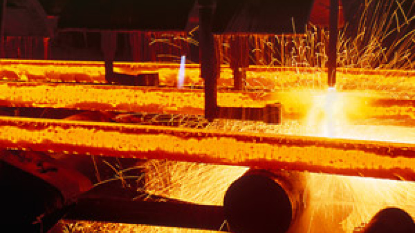 Primera colada de tubos en la planta de Amurrio (Álava)