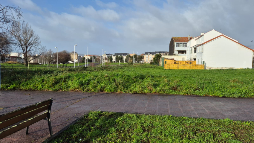 Parcela en O Bertón donde se construirán las nuevas viviendas