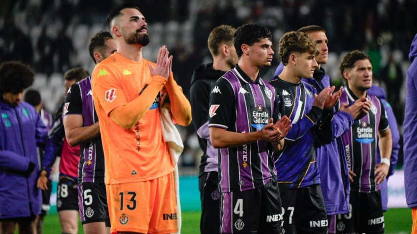 Los jugadores del Real Valladolid piden perdón a la afición