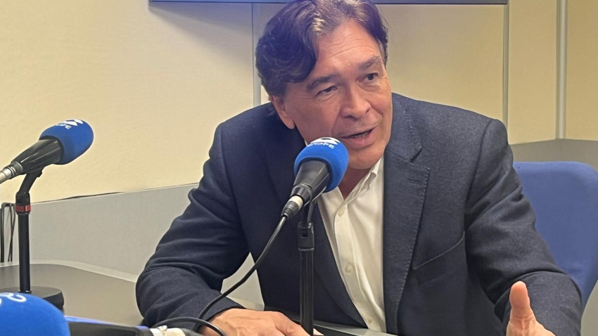 Tomás Guitarte en un momento de la entrevista en los estudios de COPE.