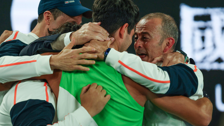 Carlos Alcaraz de España está en acción en el Grand Slam de tenis del Abierto de Australia 2026 en Melbourne Park
