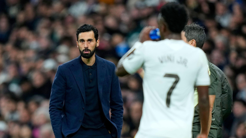 Álvaro Arbeloa, entrenador del Real Madrid CF y Vinicius Junior