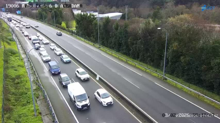 El atasco por el accidente de la AP-9 llega al kilómetro 6 en dirección A Coruña