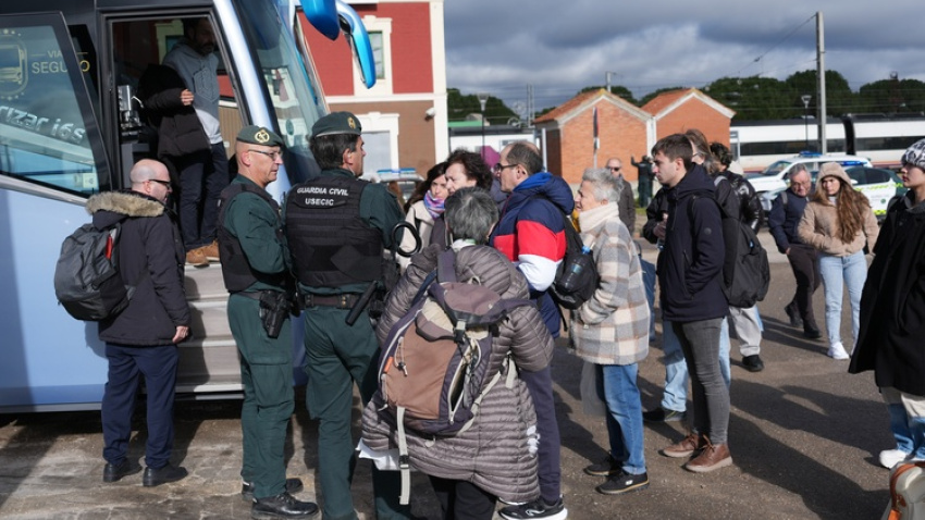 Imagen de los pasajeros del tren que ha sufrido hoy una colisión con un camión