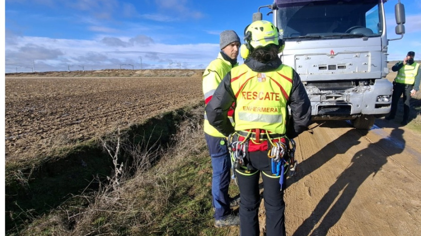 Imagen del camión tras la colisión con el tren de pasajeros