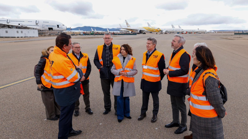 Visita de Alberto Núñez Feijoo, Jorge Azcón y otros dirigentes populares al Aeropuerto de Teruel