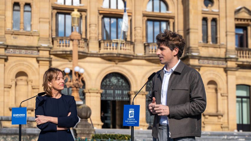 Eider Mendoza, diputada general de Gipuzkoa y Jon Insausti, alcalde de San Sebastián