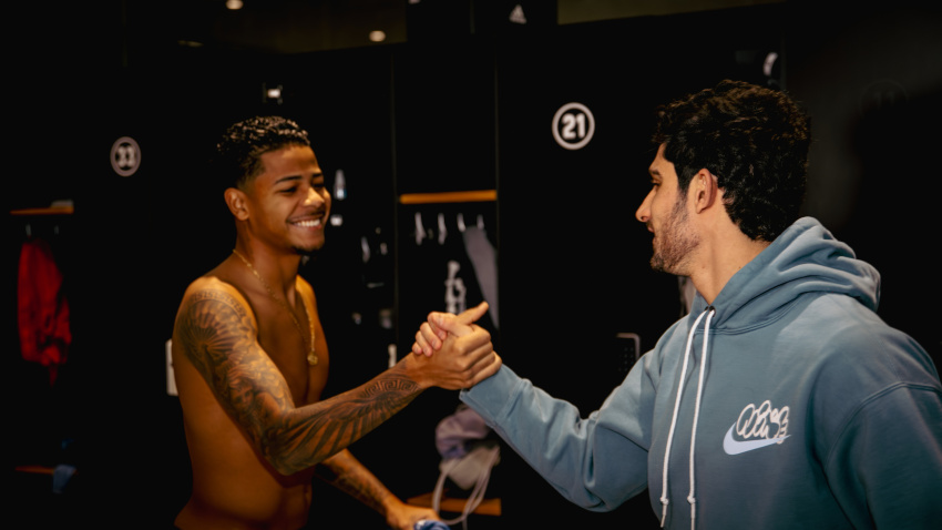 Wesley saluda a Guedes