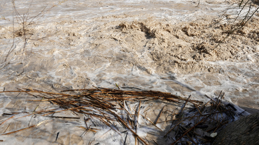 Vista general de la crecida del río Genil a su paso por la localidad de Écija. A 03 de febrero de 2026, en Écija, Sevilla