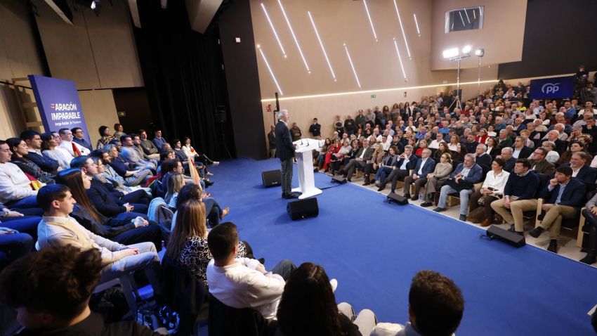 Jorge Azcón interviene en el mitin central del PP en Teruel