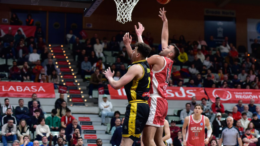 Cate sufrió la dureza de algunos jugadores polacos