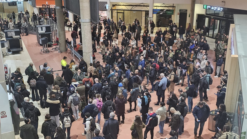 Así estaba esta mañana la estación del AVE de Ciudad Real