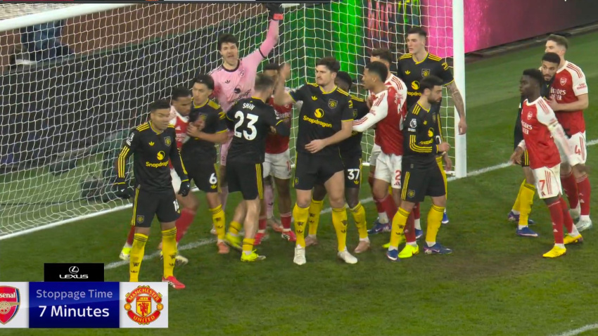 El Arsenal suele acumular jugadores en el área pequeña antes de que se saque el córner.