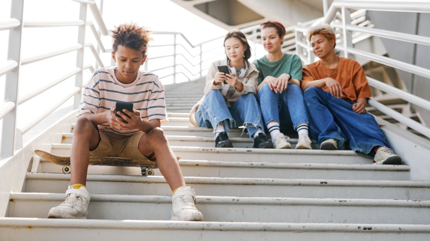 Adolescentes con smartphones