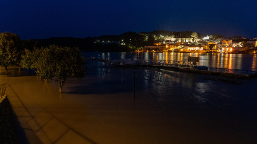 El municipio de Sanlúcar de Guadiana (Huelva) se encuentra en estado de máxima alerta ante una importante crecida del río provocada por los desembalses extraordinarios de las presas de Alqueva, Pedrógão (Portugal) y Chanza