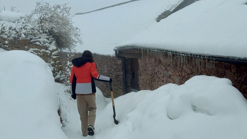 "Vas paleando, vas paleando y no para de nevar. Esta nieve se vuelve dura y al final ya no puedes quitarla"