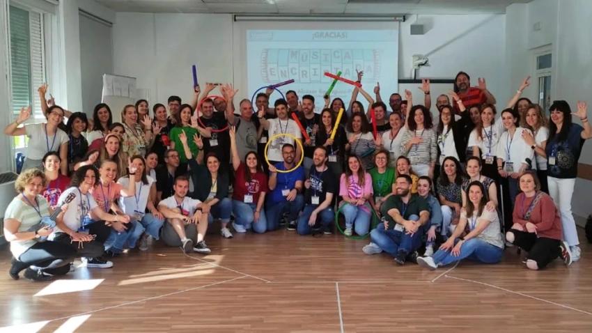 Imparte cursos de formaciones para centros de formación al profesorado, universidades y conservatorios de todo el país.