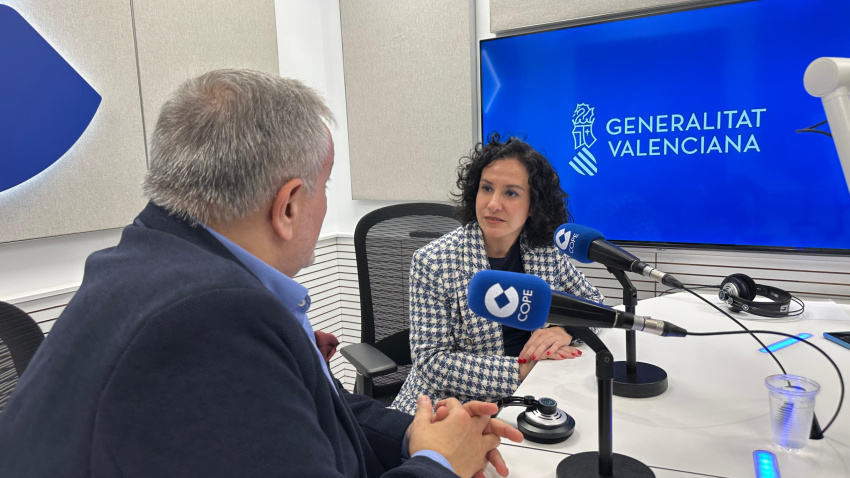 Elena Albalat, consellera de Servicios Sociales, Familia e Infancia en la entrevista en la Cadena COPE