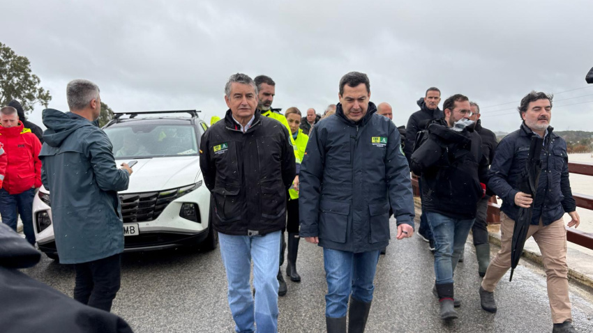 Juanma Moreno en el Puente de Cartuja, sobre el Guadalete desbordado 05-02-26