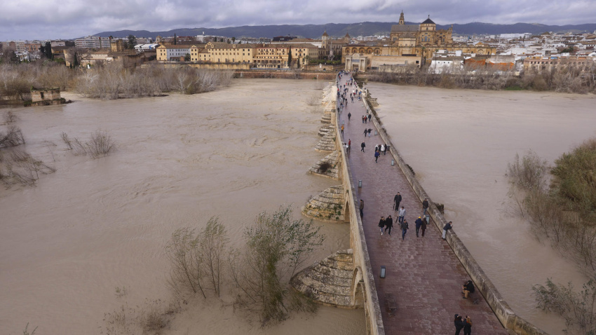 Vista del caudal del río Guadalquivir en Córdoba
