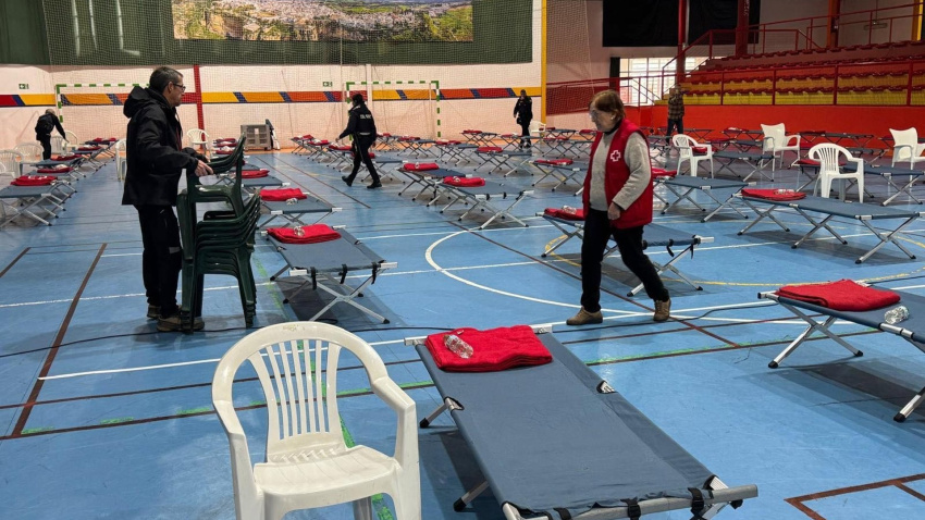 Ultiman la organización del pabellón deportivo de El Fuerte y el Centro de Mayores para acoger en Ronda a los vecinos de Grazalema desalojados por el temporal