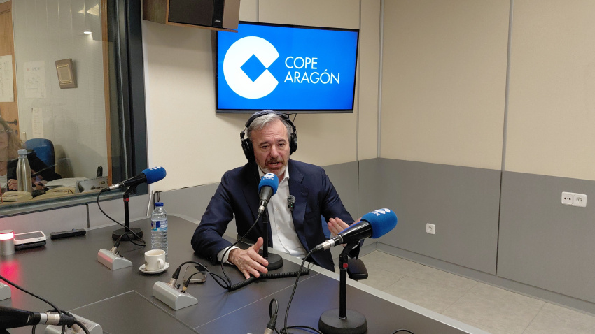 Azcón en un momento de la entrevista en los estudios de COPE Zaragoza.