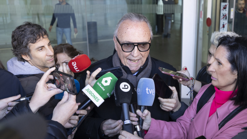 Gaspart atiende a los medios a su salida del juzgado.