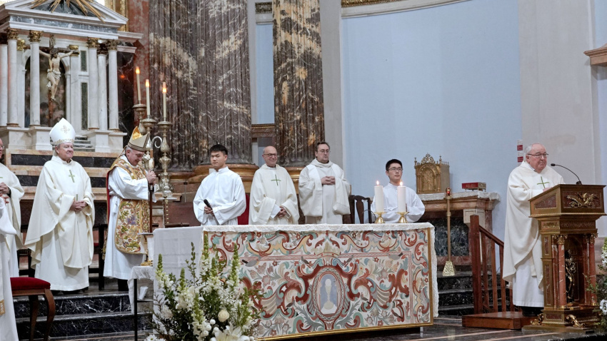 Misa solemne que presidió el arzobispo de Valencia, Mons. Enrique Benavent, concelebrada por el Obispo auxiliar emérito Javier Salinas