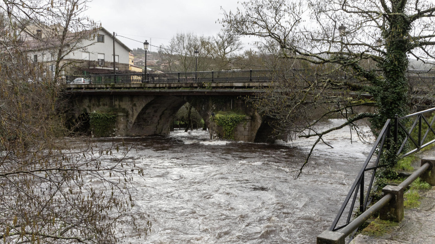 Desbordamiento de río verdugo a su paso por Ponte Caldelas en Pontevedra