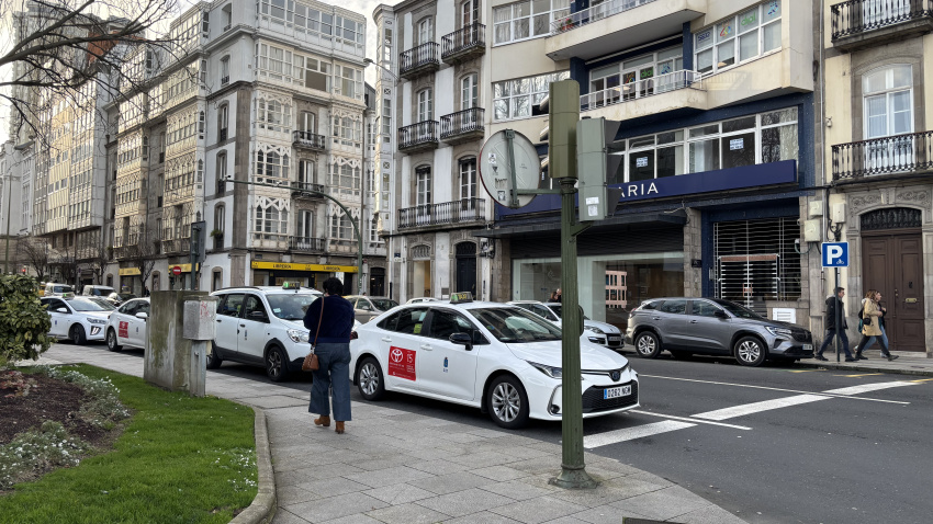 Para de taxis en la plaza de Ourense de A Coruña