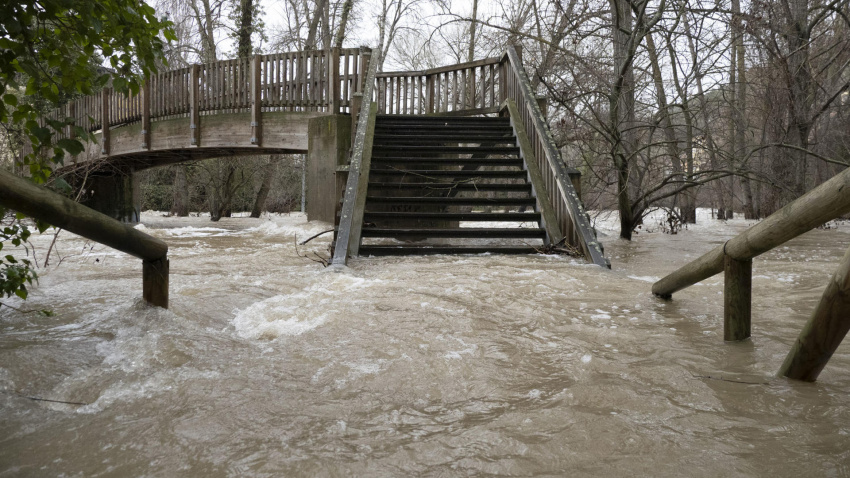 Vista del caudal del río Júcar a su paso por la ciudad de Cuenca