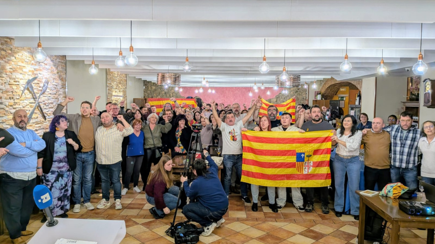 Mitin de cierre de campaña de CHA con su candidato Jorge Pueyo.