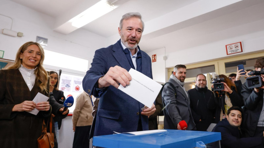 Momento en el que ha votado Jorge Azcón (PP).