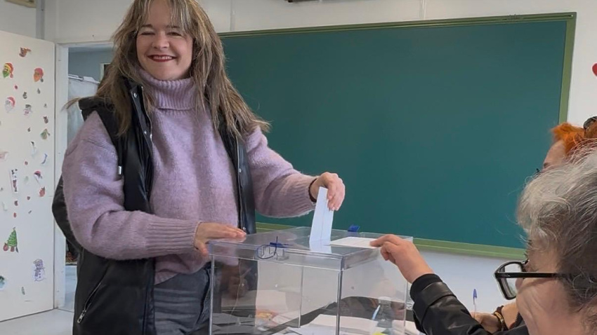 Momento en el que ha votado María Goikoetxea (PODEMOS-Alianza Verde).