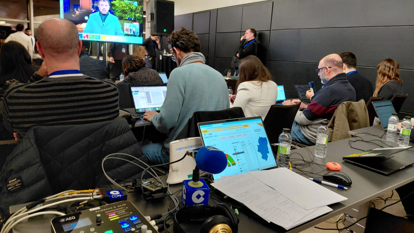 Expectación en la noche electoral del PP en el Hotel Reina Petronila