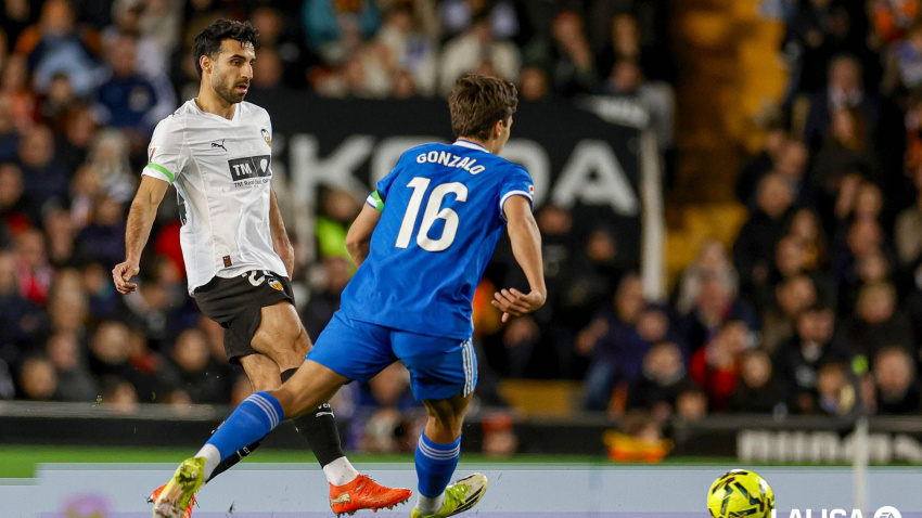 Cömert cuajó un partido muy serio en la zaga